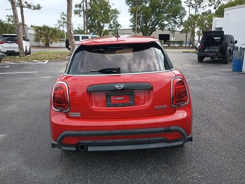 Used 2022 MINI Cooper 4-Door Hardtop w/ Storage Package FWD image 5