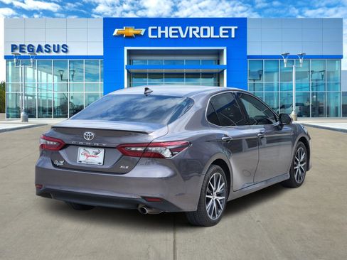 Used 2024 Toyota Camry XLE FWD image 4