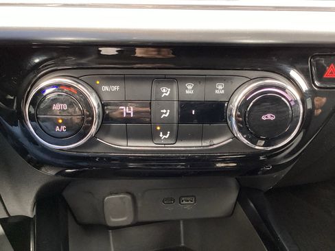 Used 2025 Chevrolet Trax LT image 21