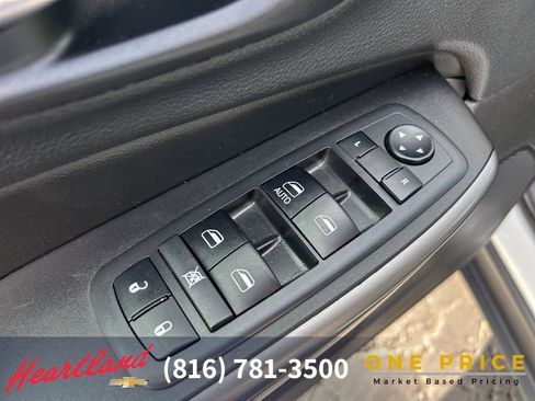 Used 2019 Jeep Cherokee Latitude w/ Popular Appearance Group image 17