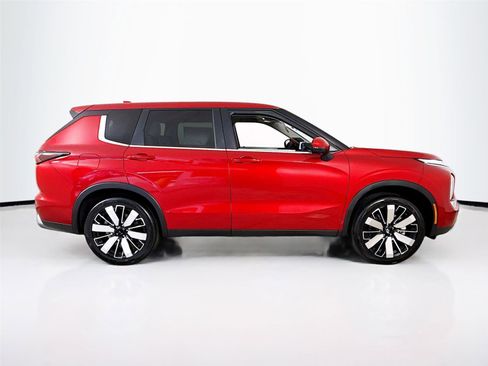 New 2025 Mitsubishi Outlander SE image 8