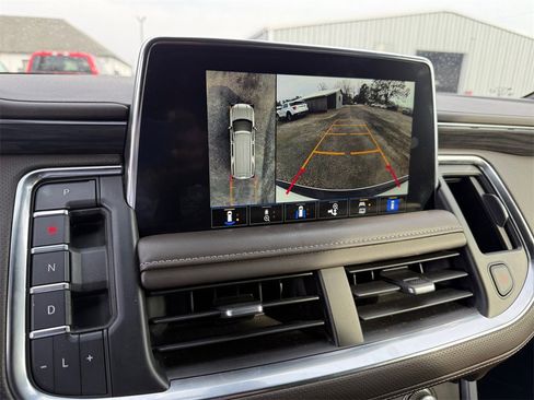 Used 2022 GMC Yukon XL SLT w/ SLT Premium Package image 16