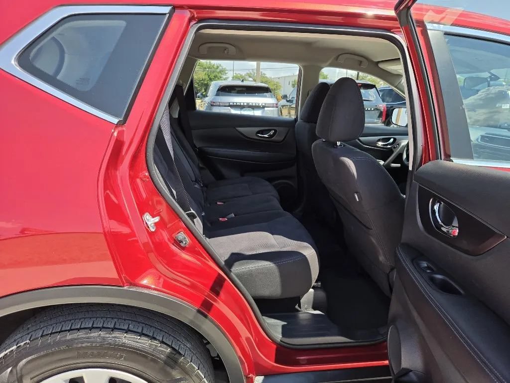 Used 2015 Nissan Rogue S FWD image 20