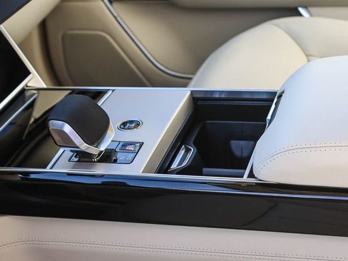 New 2026 Land Rover Range Rover Long Wheelbase SE image 30