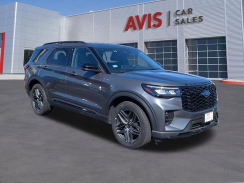 Used 2025 Ford Explorer ST-Line w/ ST-Line Street Pack AWD/4WD image 3