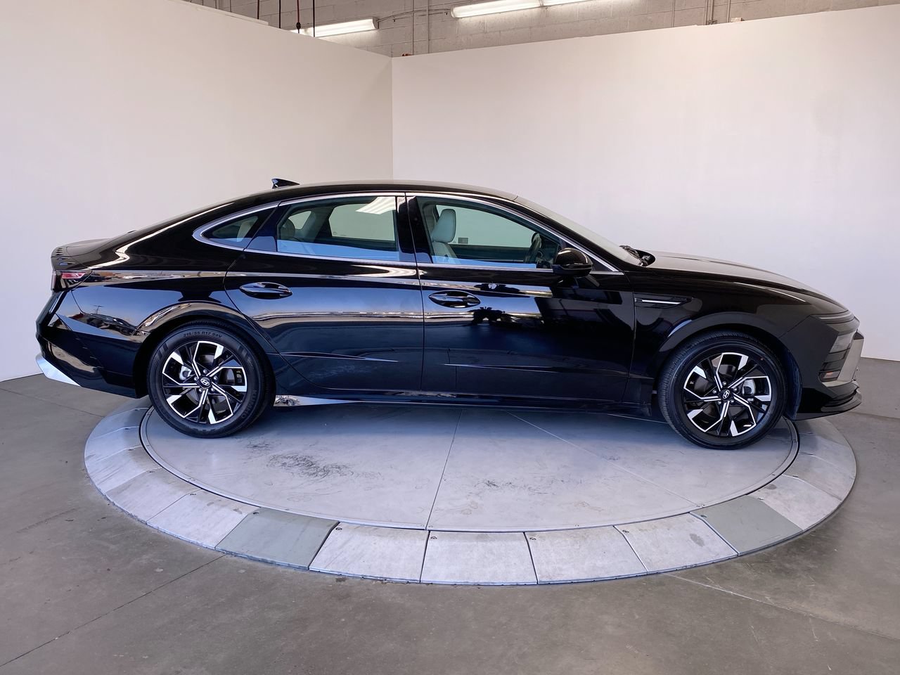 Used 2025 Hyundai Sonata SEL FWD image 6
