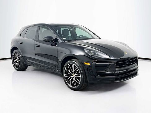 Certified 2025 Porsche Macan image 7
