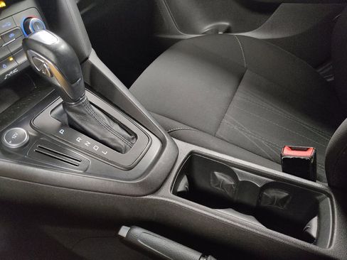 Used 2016 Ford Focus SE FWD image 26