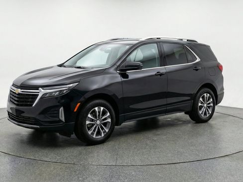 Used 2025 Chevrolet Equinox LT FWD image 3