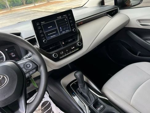 Used 2020 Toyota Corolla LE FWD image 36