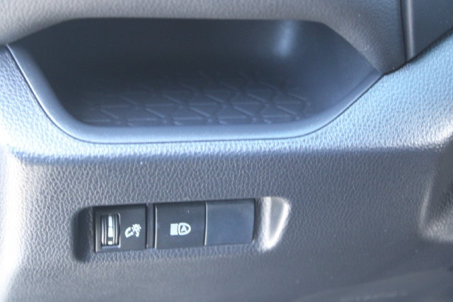 Used 2020 Toyota RAV4 LE w/ Carpet Mat Package AWD/4WD image 13
