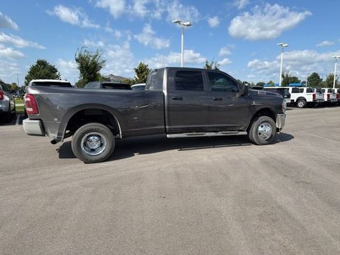 Used 2024 RAM 3500 Tradesman w/ Chrome Appearance Group AWD/4WD image 18
