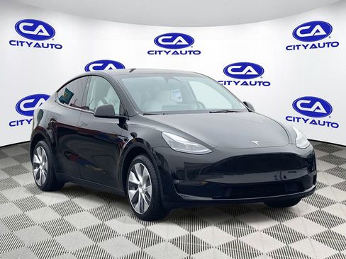 Used 2023 Tesla Model Y Long Range image 1