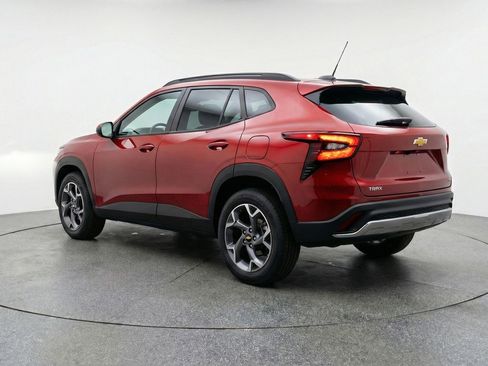 Used 2025 Chevrolet Trax LT w/ LT Convenience Package FWD image 6