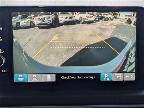 Used 2025 Honda Pilot Touring image 14