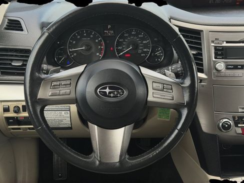 Used 2011 Subaru Outback 2.5i Premium AWD/4WD image 18