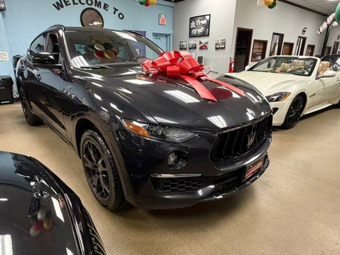 Used 2022 Maserati Levante GT AWD/4WD image 3