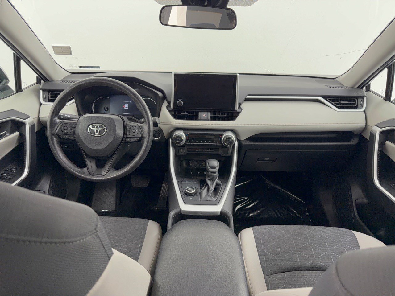 Used 2024 Toyota RAV4 XLE AWD/4WD image 17