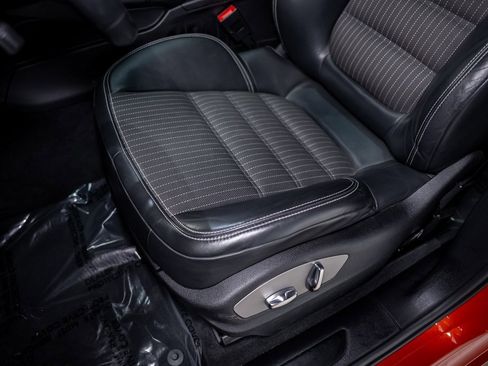 Used 2023 Porsche Macan T image 32