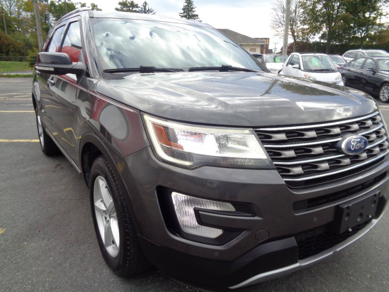 Used 2017 Ford Explorer XLT w/ Equipment Group 202A AWD/4WD image 15