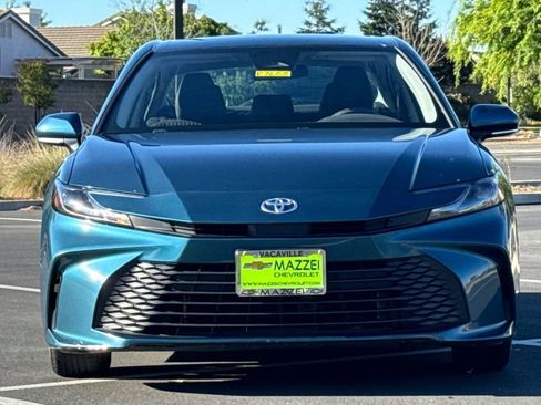 Used 2025 Toyota Camry LE image 7