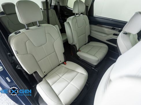 Used 2025 Kia Telluride SX w/ SX Captain's Chair Package AWD/4WD image 40
