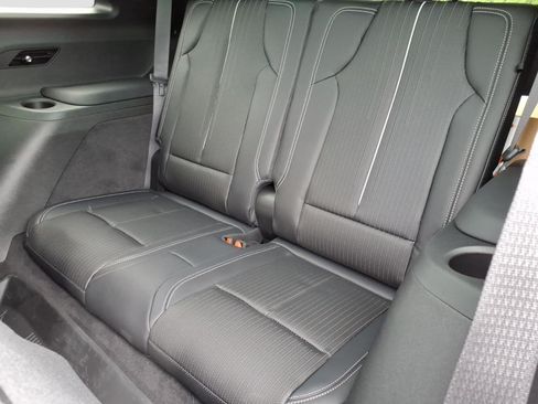 New 2027 Cadillac Vistiq Sport w/ LPO, Floor Liner Package AWD/4WD image 11