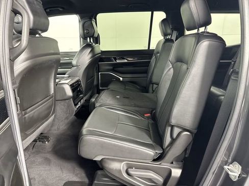 Used 2022 Jeep Wagoneer Series II AWD/4WD image 21