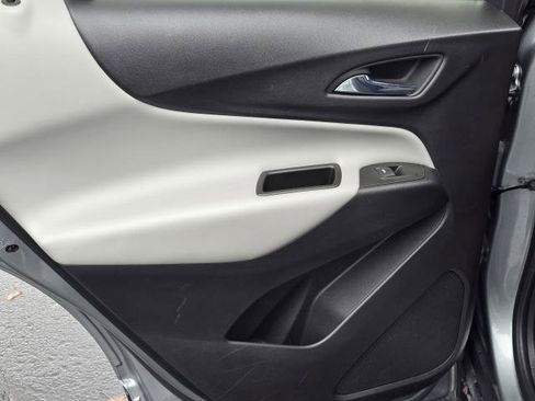 Used 2023 Chevrolet Equinox LT image 9