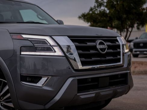 Used 2024 Nissan Armada SL w/ Captain's Chairs Package image 3