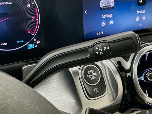 Used 2025 Mercedes-Benz GLB 250 image 24