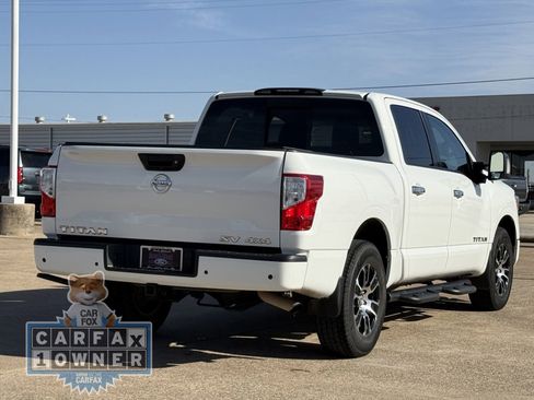 Used 2021 Nissan Titan SV w/ SV Convenience Package image 4