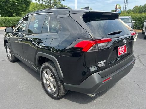 Used 2022 Toyota RAV4 XLE FWD image 11