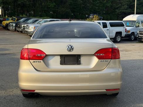 Used 2012 Volkswagen Jetta SE FWD image 4
