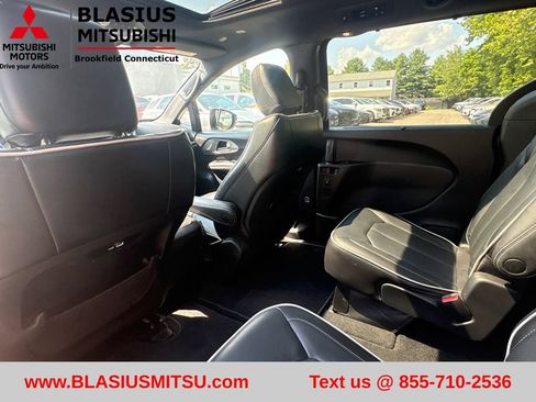 Used 2023 Chrysler Pacifica Limited w/ S Appearance Package FWD image 21