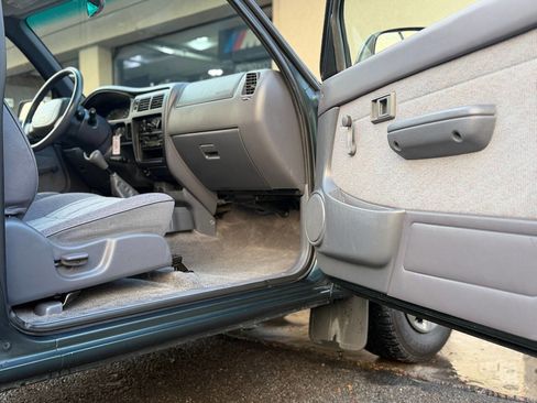 Used 1998 Toyota Tacoma 2WD Xtracab image 39