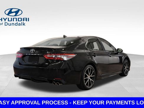 Used 2022 Toyota Camry SE image 2