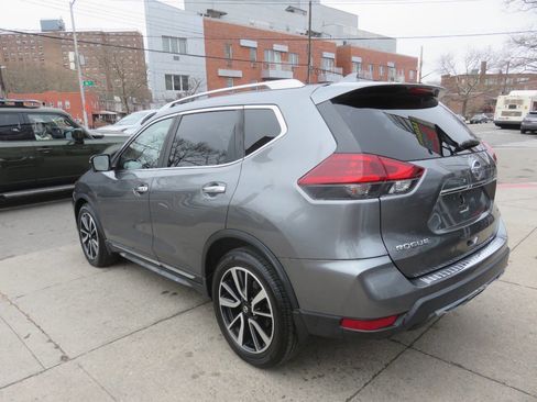 Used 2018 Nissan Rogue SL w/ Premium Package image 5