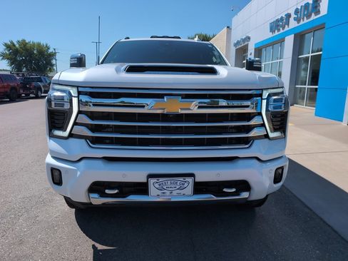 Used 2024 Chevrolet Silverado 3500 High Country w/ High Country Premium Package image 3
