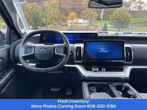 Used 2025 Ford Expedition Platinum AWD/4WD image 12