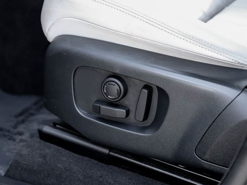 Used 2021 Land Rover Range Rover Velar R-Dynamic S image 36