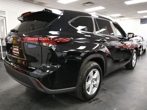 Certified 2024 Toyota Highlander LE image 8