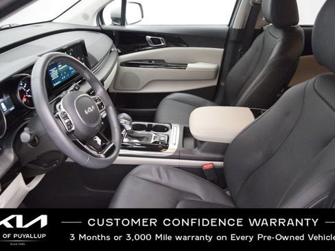 Used 2024 Kia Carnival EX FWD image 10