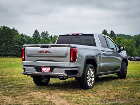 Used 2024 GMC Sierra 1500 Denali w/ Technology Package AWD/4WD image 4