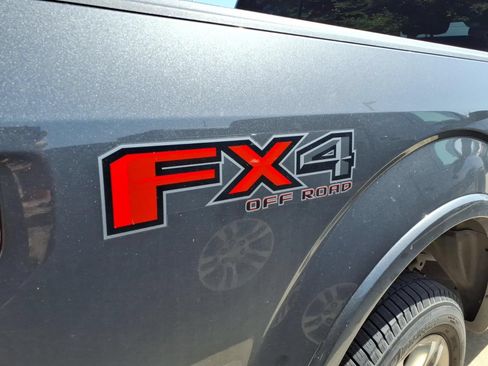 Used 2015 Ford F150 Platinum w/ Equipment Group 701A Luxury AWD/4WD image 9
