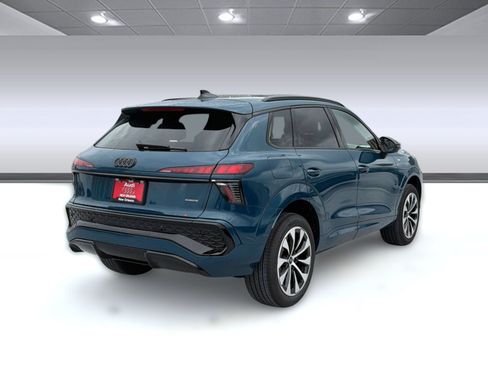 New 2026 Audi Q3 quattro 2.0T AWD/4WD image 9