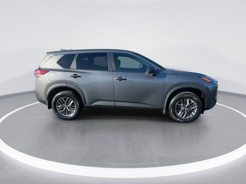 Used 2022 Nissan Rogue S image 9