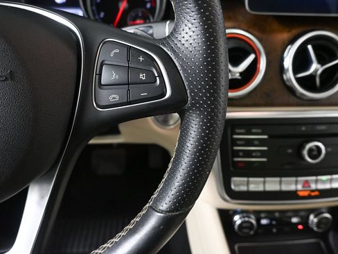 Certified 2020 Mercedes-Benz GLA 250 4MATIC image 11