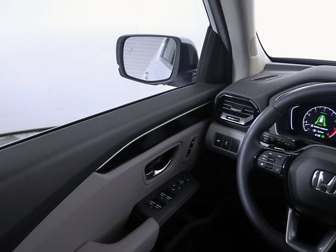 Used 2025 Honda Pilot EX-L image 28