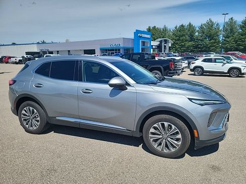 Used 2025 Buick Envision Preferred AWD/4WD image 18
